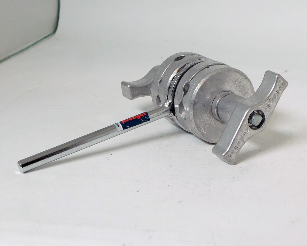 Avenger D100 Chrome Double Grip Head Used D01001