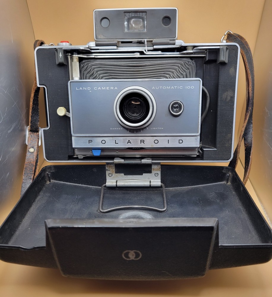 Vintage Polaroid Automatic 100 Land Camera w/Flash & Carrying Strap *UNTESTED*📸