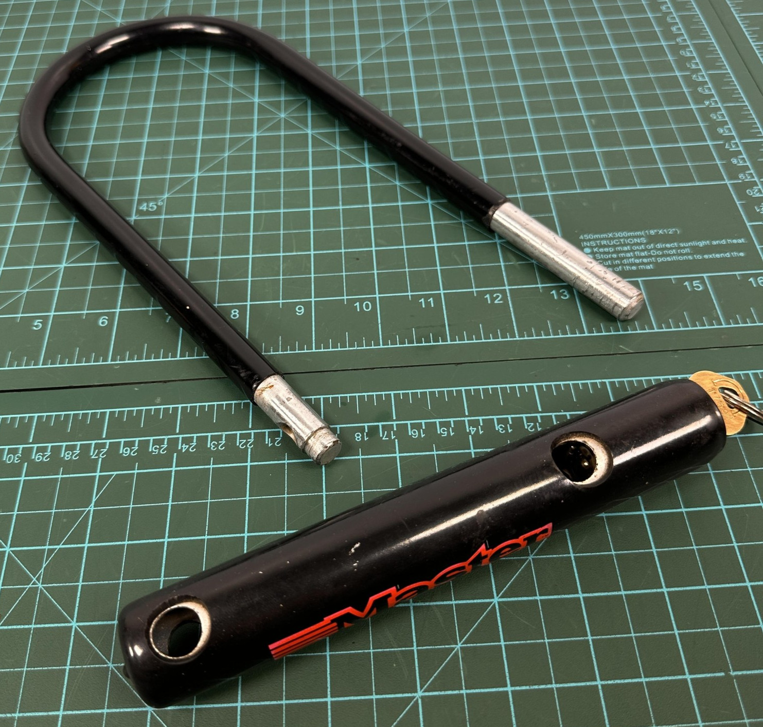 Master Lock Bicycle U-Lock Black Heavy Duty 1 Key USA Hardened Steel Security