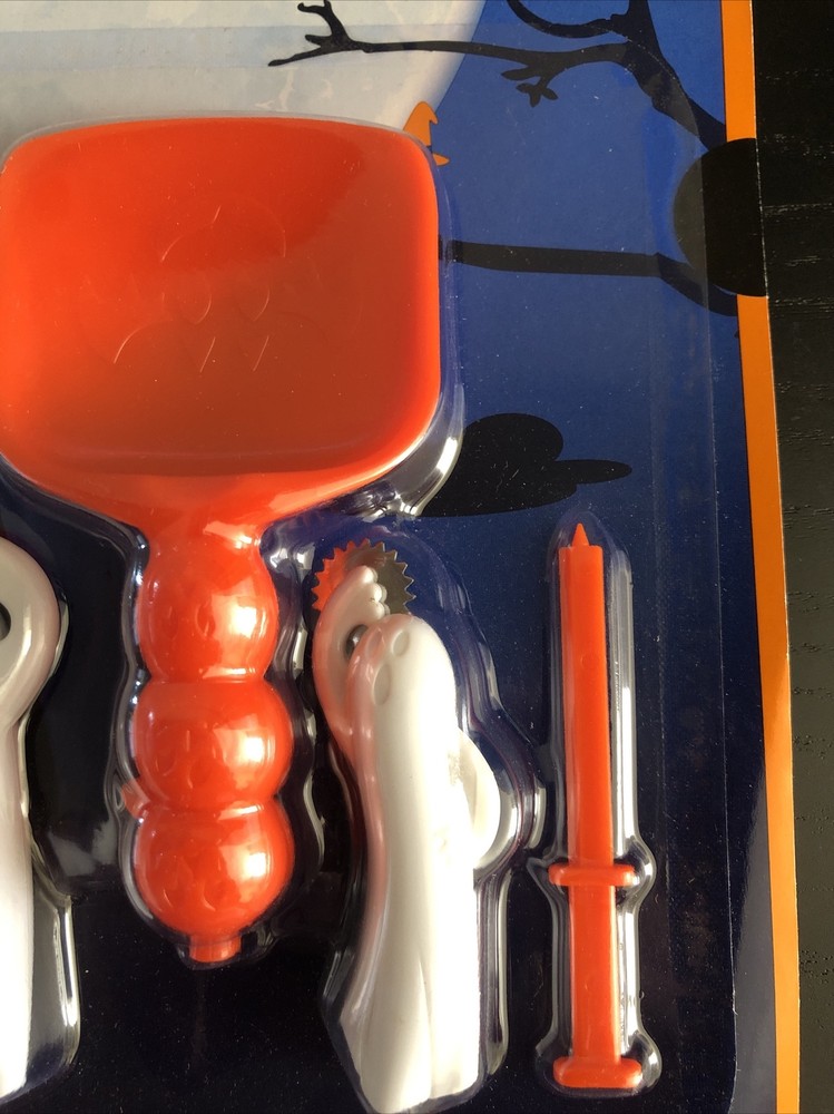 Halloween Pumpkin Carving Kit, Includes Tools, Book with Carving Patterns (NEW)