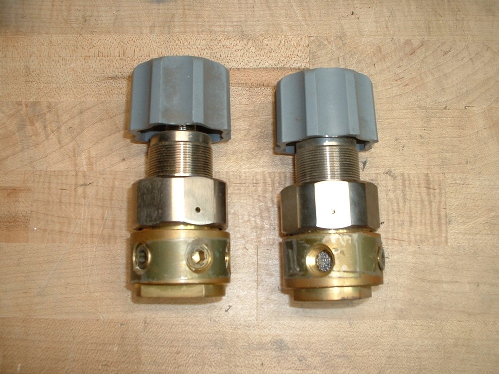 MATHESON Regulators, gauges, and connecting tubing bundle