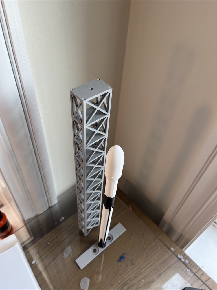 Space X Falcon 9 Model Rocket 1:200