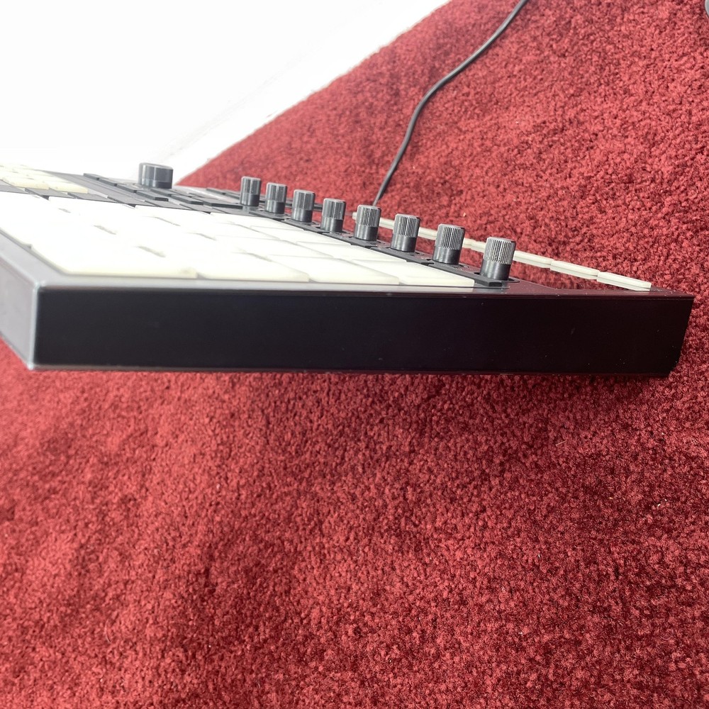 Native Instruments MASCHINE+ Plus HW Standalone Drum Sampler Controller *VIDEO