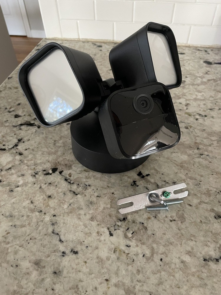 BLINK FLOOD LIGHT