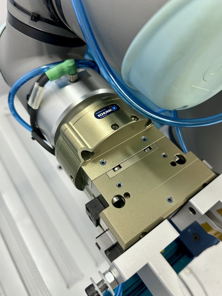 2020 UR10e Collaborative Robot + Controller + Vention stand + Schunk Gripper