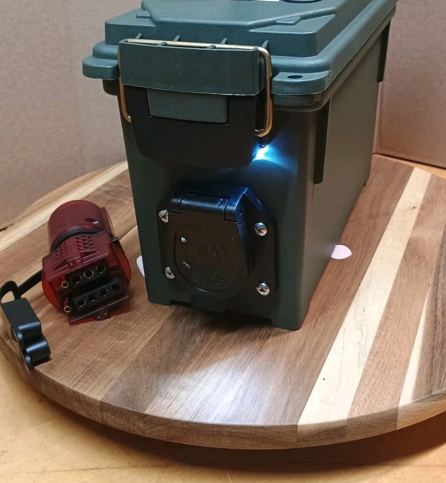 7RV/4&5 Flat Trailer Light Tester Box Powered By DeWalt 20V Drill Battery