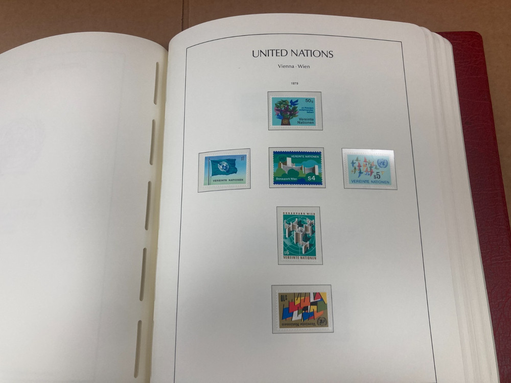 KAPPYS STAMPS UNITED NATIONS UP TO 2000 IN LIGHTHOUSE HINGELESS ALBUMS CL407