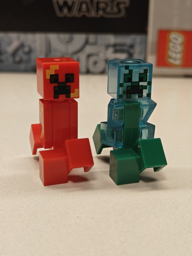 NEW LEGO Minecraft Charged Creeper + Exploding Creeper Minifigure Set