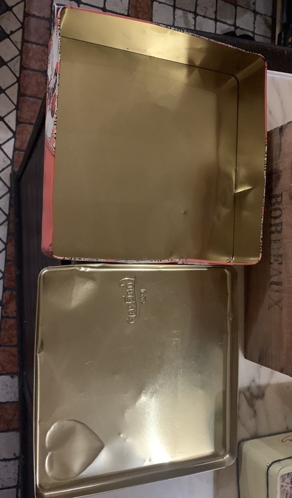 LARGE LOACKER TIN BOX