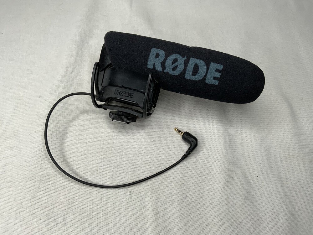 RODE VideoMic Pro Camera-Mount Microphone | No Battery
