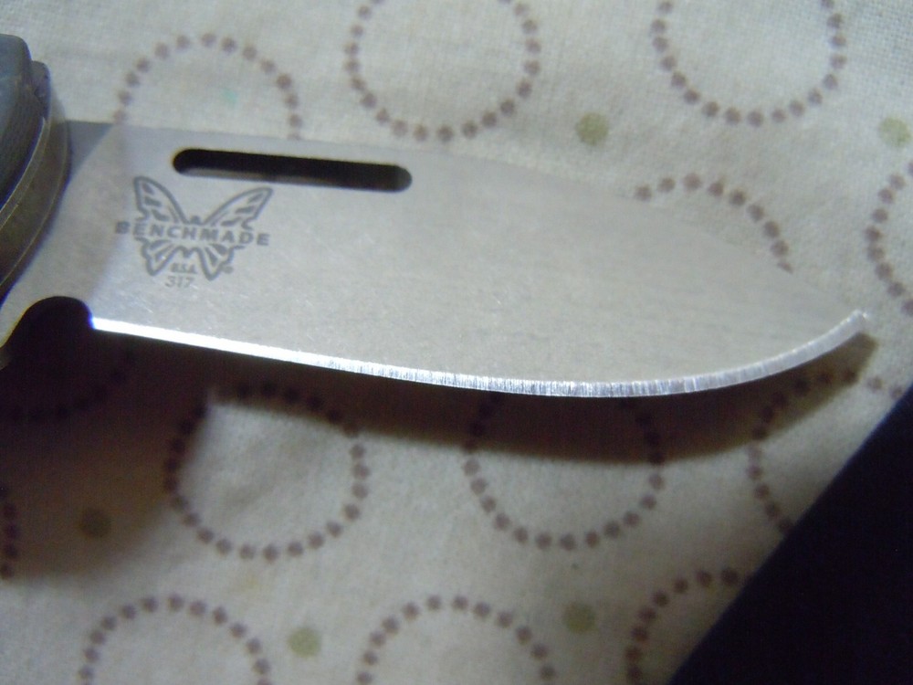 BENCHMADE WEEKENDER 317 FOLDING BLADE KNIFE.