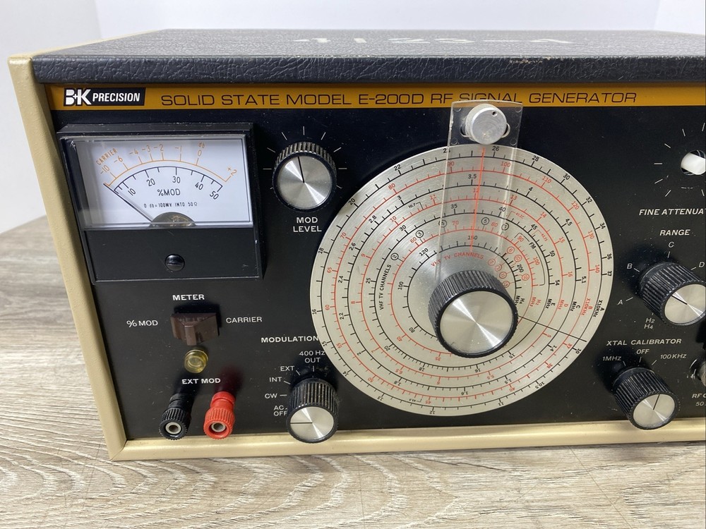 B & K Precision Solid State Model E 200D RF Signal Generator E-200D *Powers On*