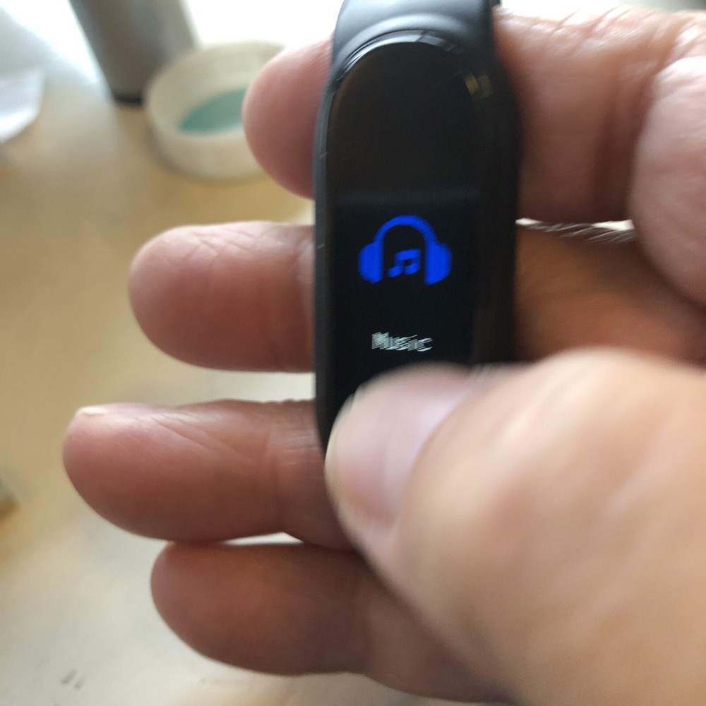 Smartwatch With Dedicated Charge Head