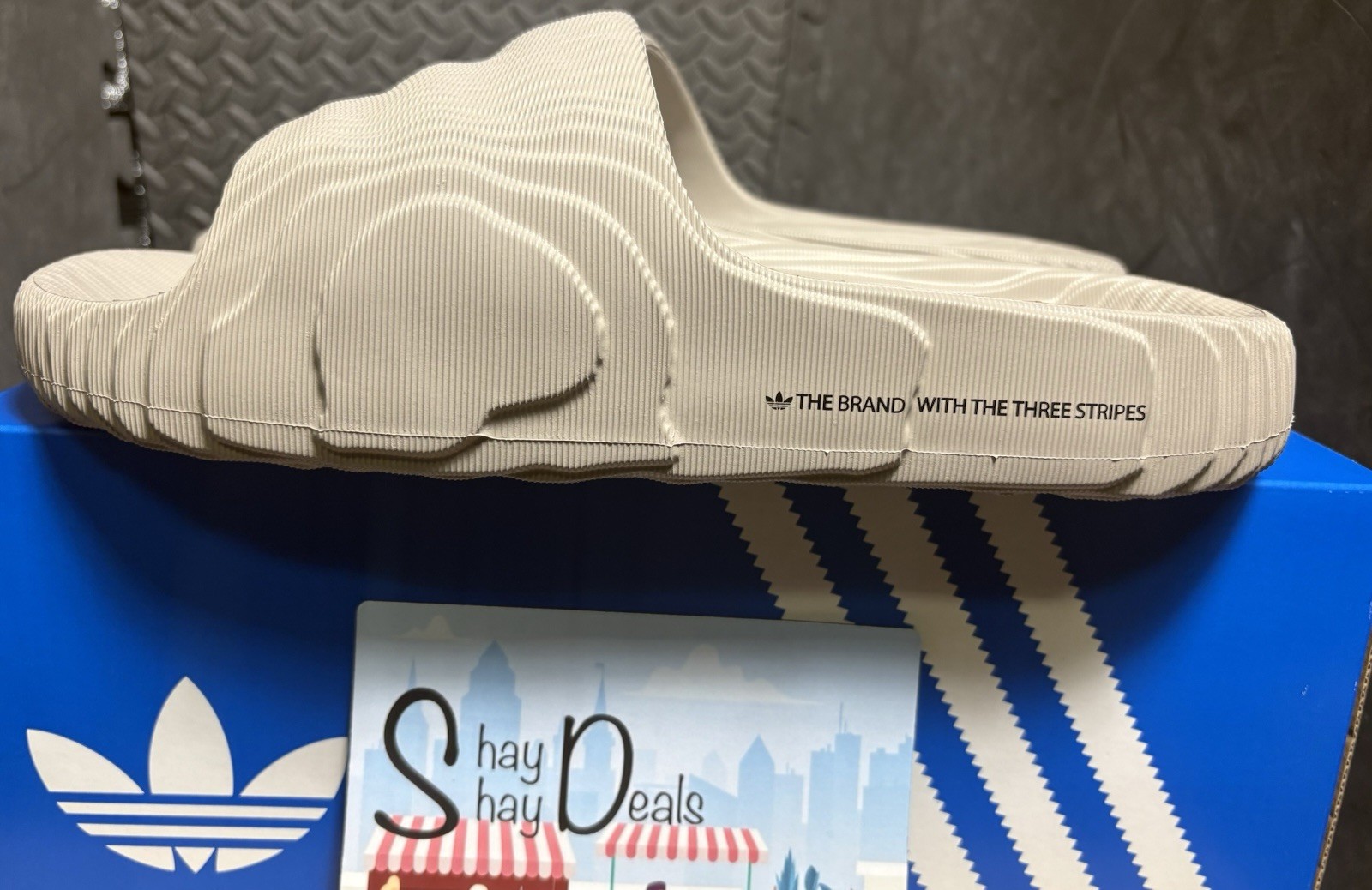 ADIDAS Adilette 22 Slides MENs Size 10 NEW W Box/Tag Light Brown FREESHIP HQ4670