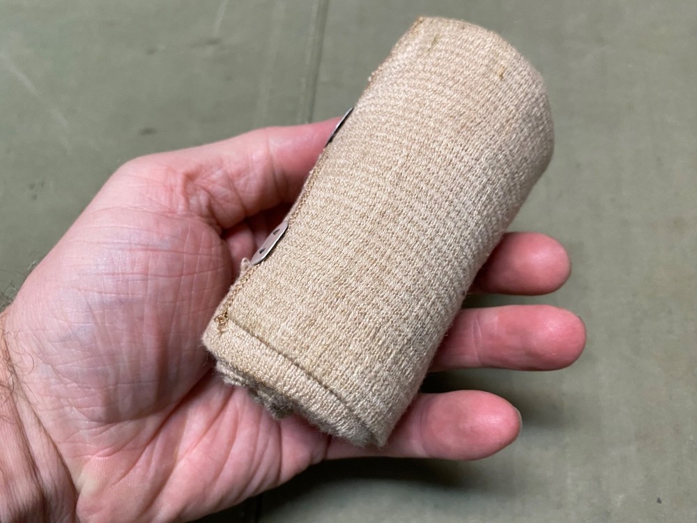 ORIGINAL WWII US ARMY MEDIC MEDICAL FIRST AID COMPRESSION BANDAGE WRAP