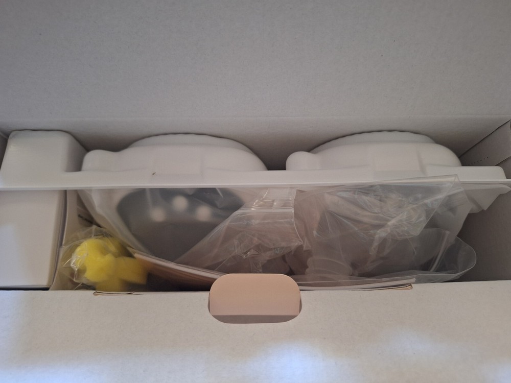 Femometer Wearable Electric Breast Pump, Double white NEW