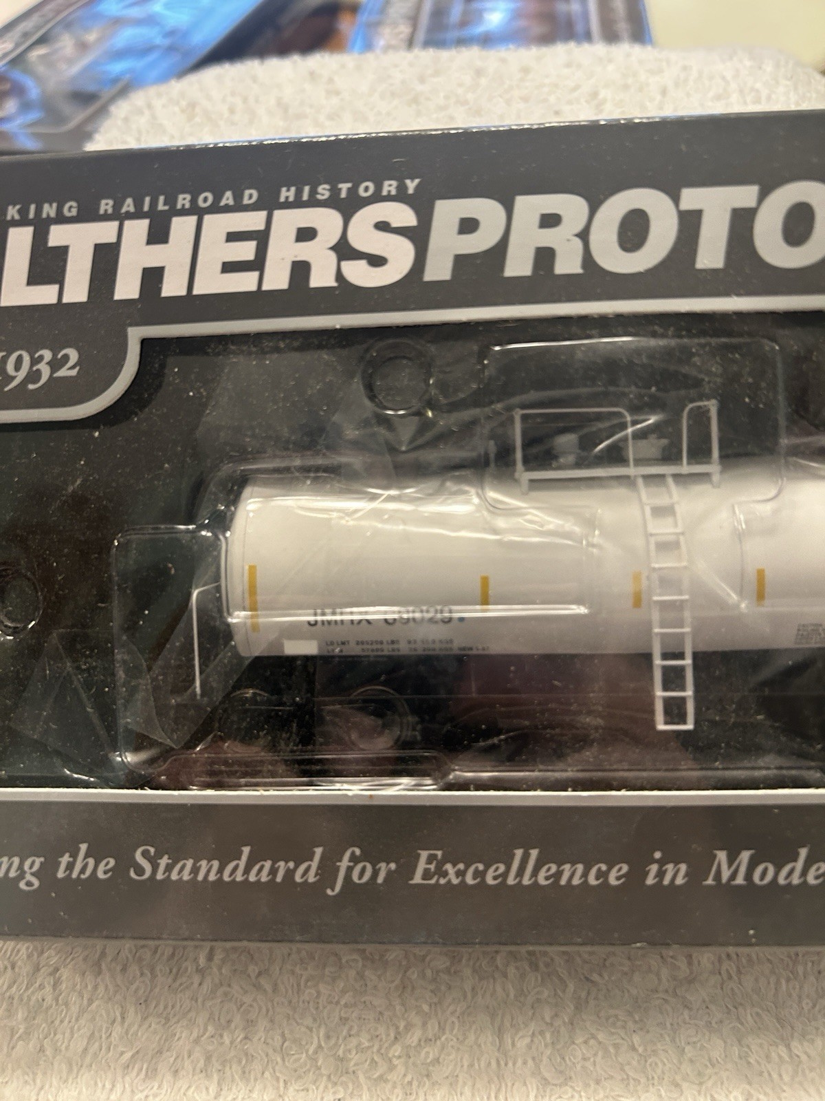 Walters Proto 40’ 16,000 Gallon Funnel Flow Tank Car JMHX #69029 HO Scale