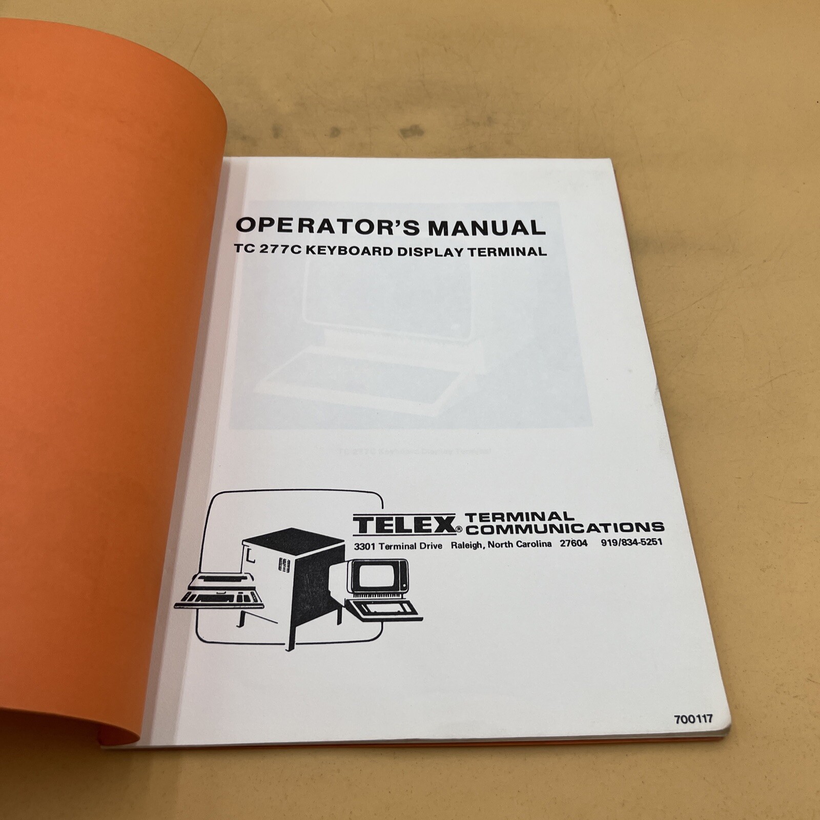 Telex Terminal Communications TC 277C Keyboard Display Terminal Operators Manual