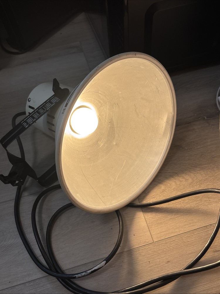 SMITH-VICTOR Photographic Light A120 White Working/missing Switch