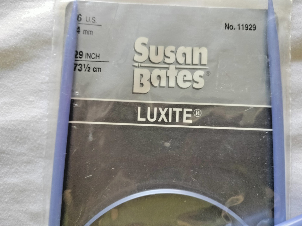 2 circluar knitting needles & 9 stitch holders