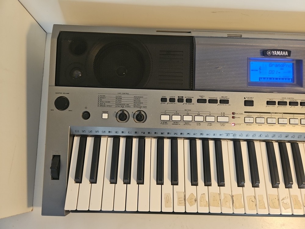 Yamaha PSR E443 61 Key Keyboard - Gray