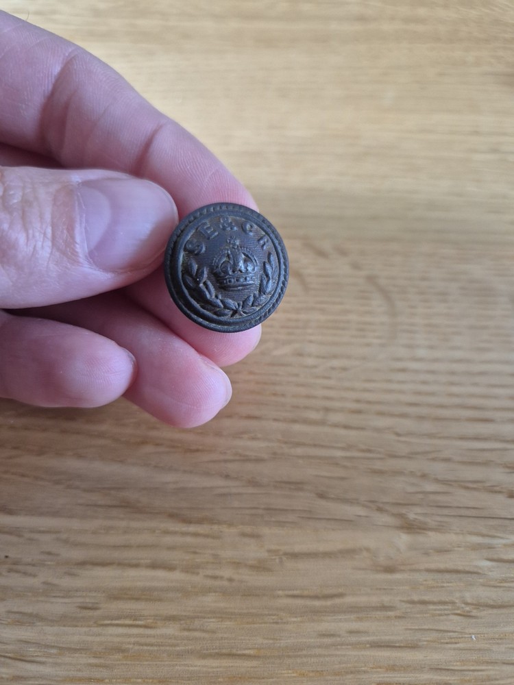Railwayana SOUTH EASTERN & CHATHAM RAILWAY UNIFORM BUTTON
