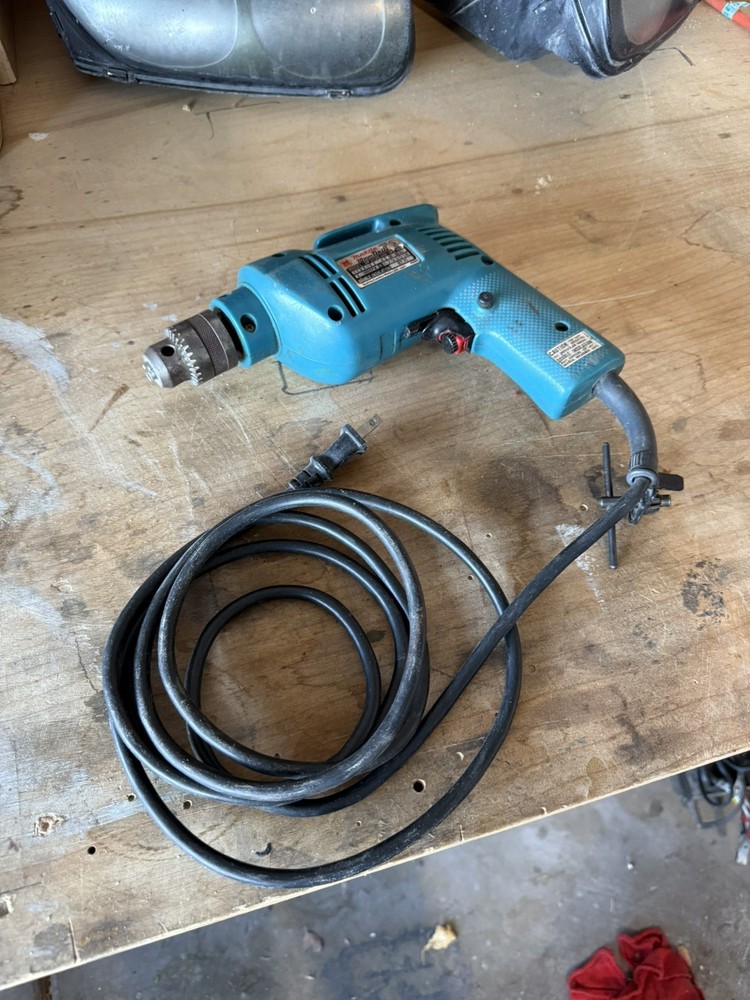 MakitaDP3720 10mm Variable Speed Drill