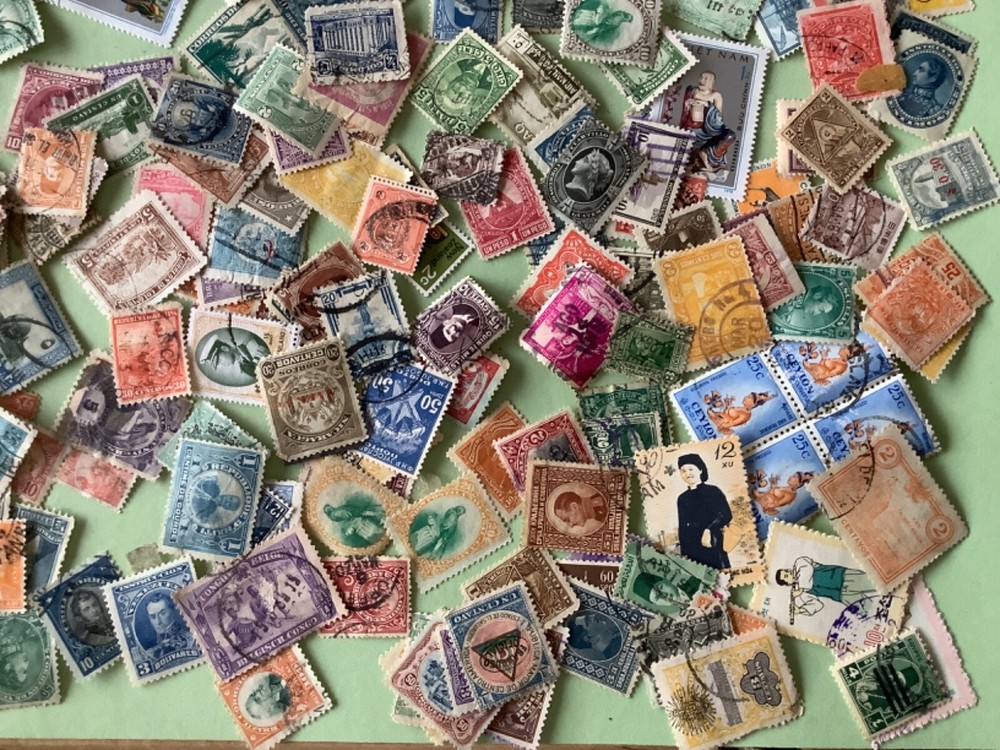 Stamps to sort World mixed stamps Ref A2272