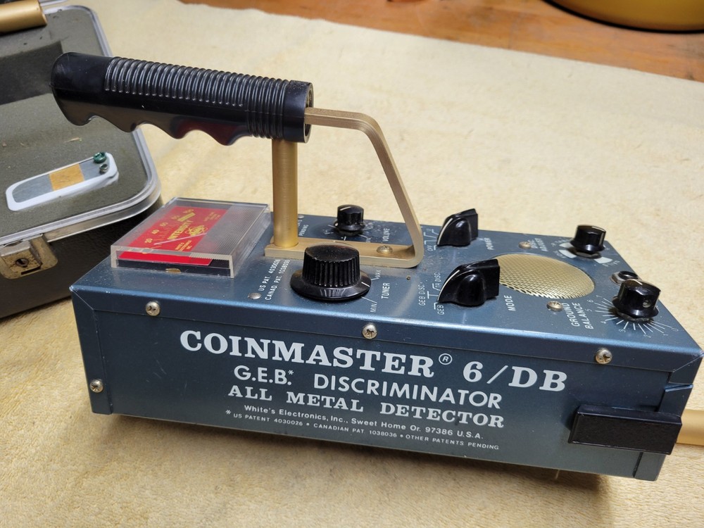 Whites Coinmaster 6/DB G.E.B Discriminator Metal Detector With Case Untested