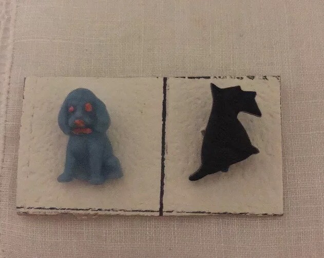 Vintage Realistic 2 Dog Buttons  Plastic Figure Button BCD-66
