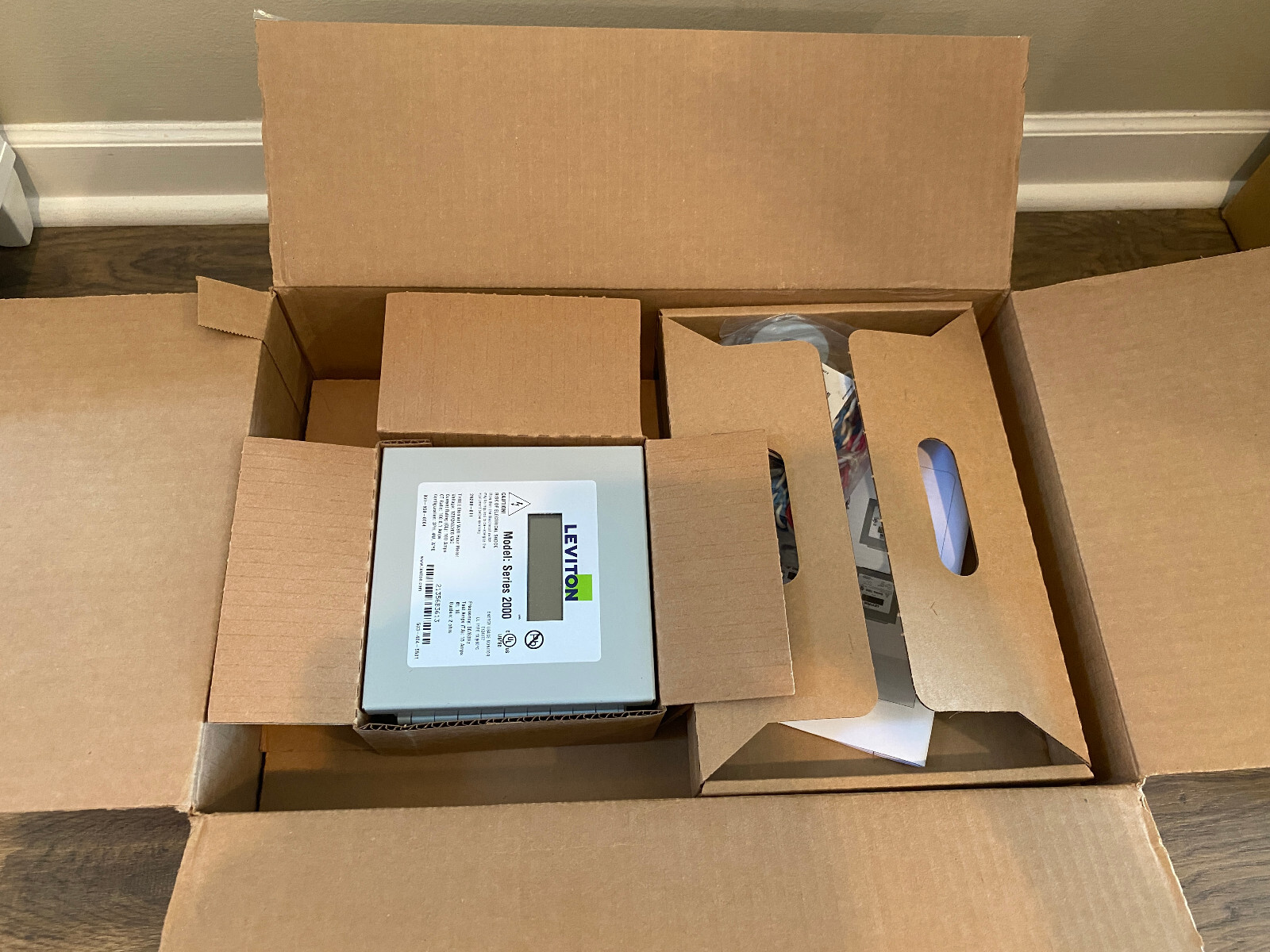 Leviton 2K208-1SW Series 2000 Indoor Usage Meter 3 Solid Core CTs 480V 100A