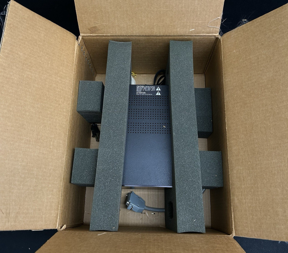 McIntosh CR8 Remote Area Controller with Remote in Original Box