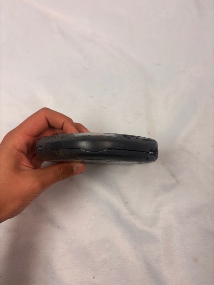 Sony Discman D-E301 ESP Digital Mega Bass Portable CD Player