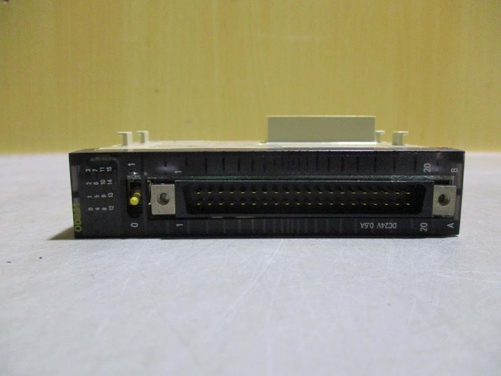OMRON CJ1W-OD231 Output Unit Module Qty 2 USED