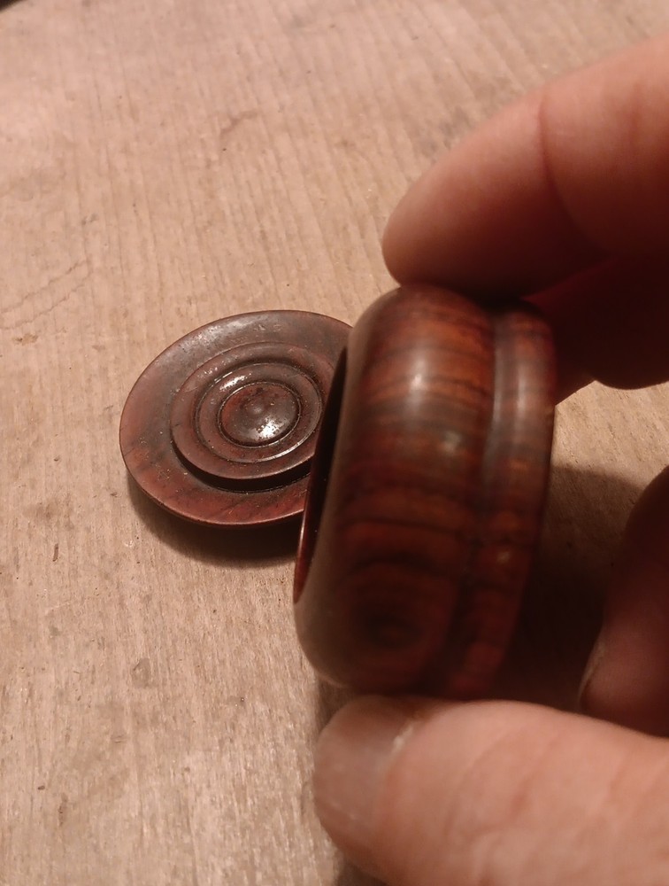 antique treenware Cover Snuff ??