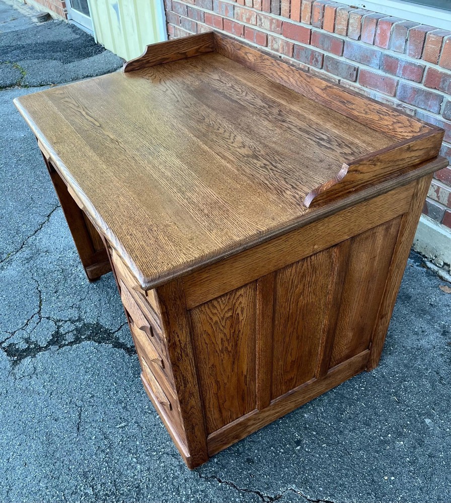 Early 20th Century Oak Desk