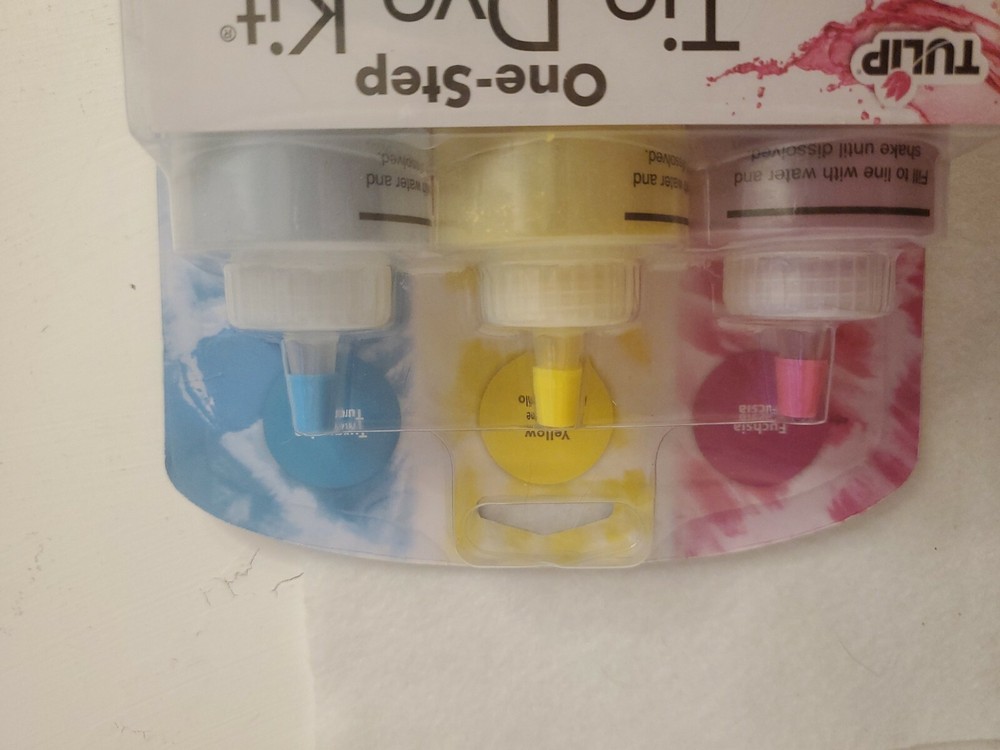 Tulip One Step Classic Tie-Dye Kit Dyes Up To 9 Projects includes project.