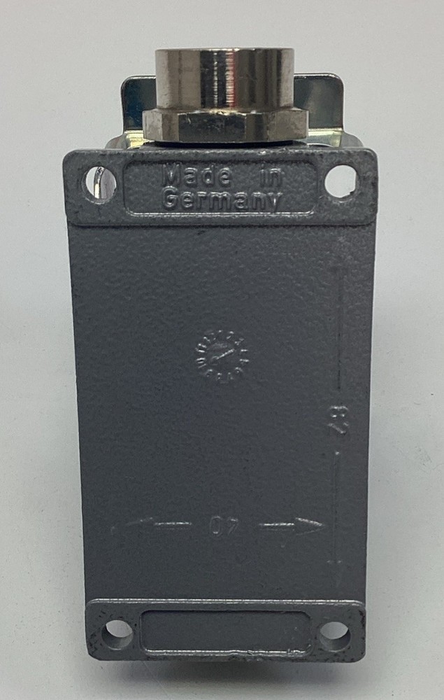 Thomas & Betts BB010 2-Lever Panel Mount Base