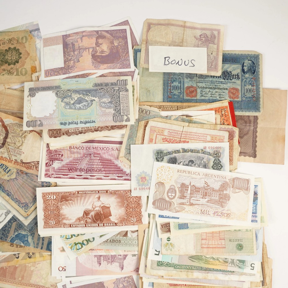 194x Assorted World/Foreign Bank Notes 30562