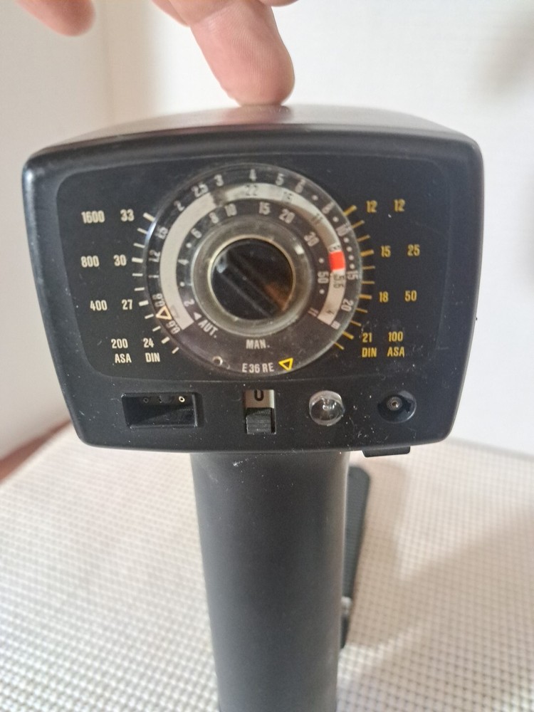 Rollei E36RE Electronic Flash Unit L- Bracket & Battery, No Cord, Untested 3560
