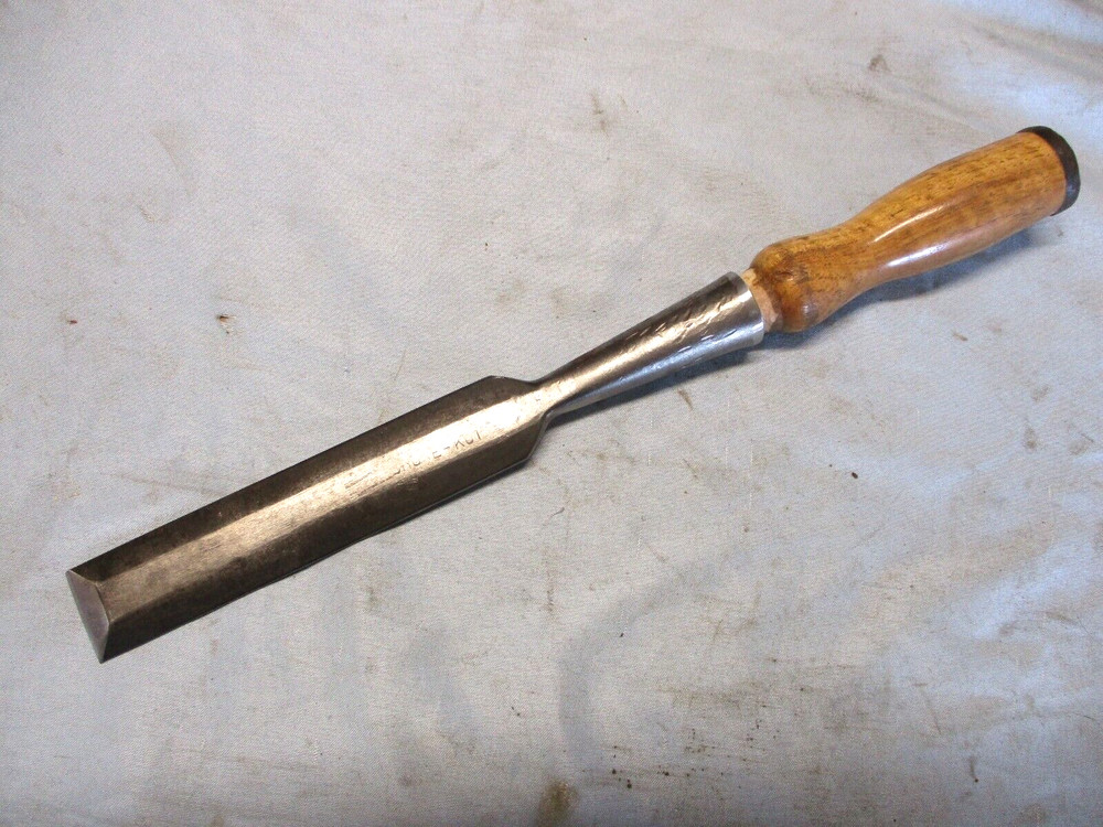 VINTAGE BEVEL EDGE SOCKET CHISEL - 1" WIDE - SIGNED: SHURE-KUT