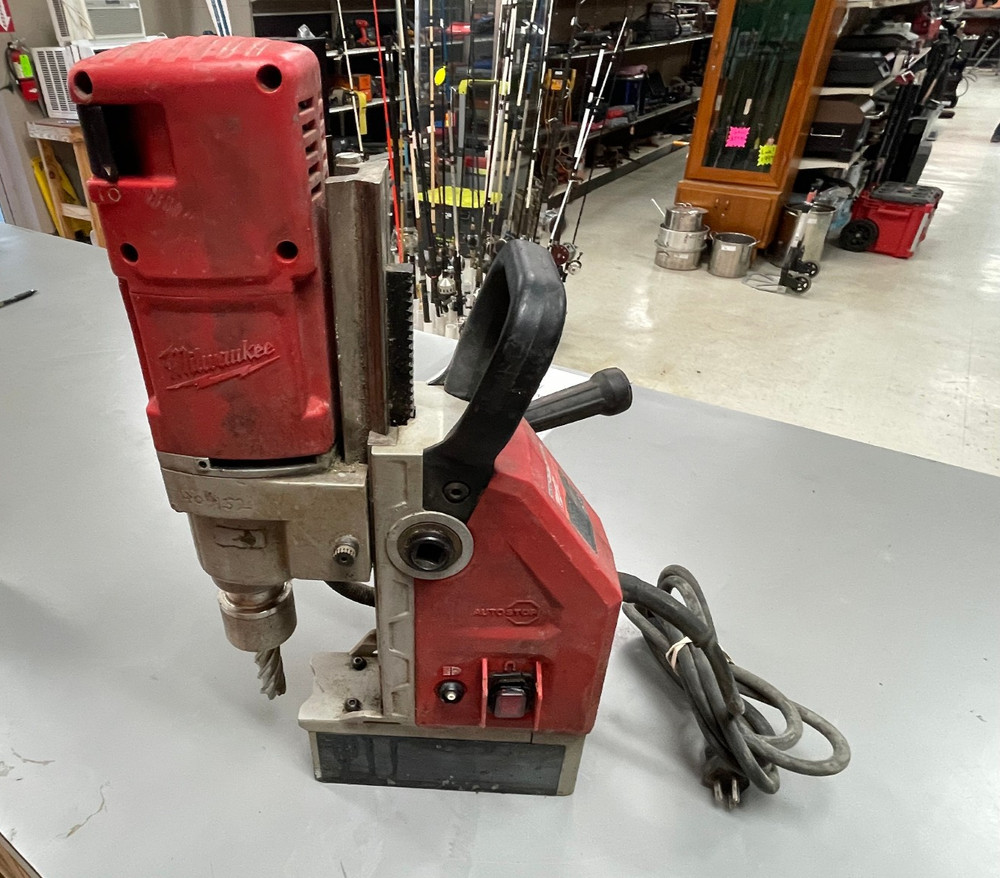 Milwaukee Tool 4272-21 1-5/8" Electromagnetic Drill Kit