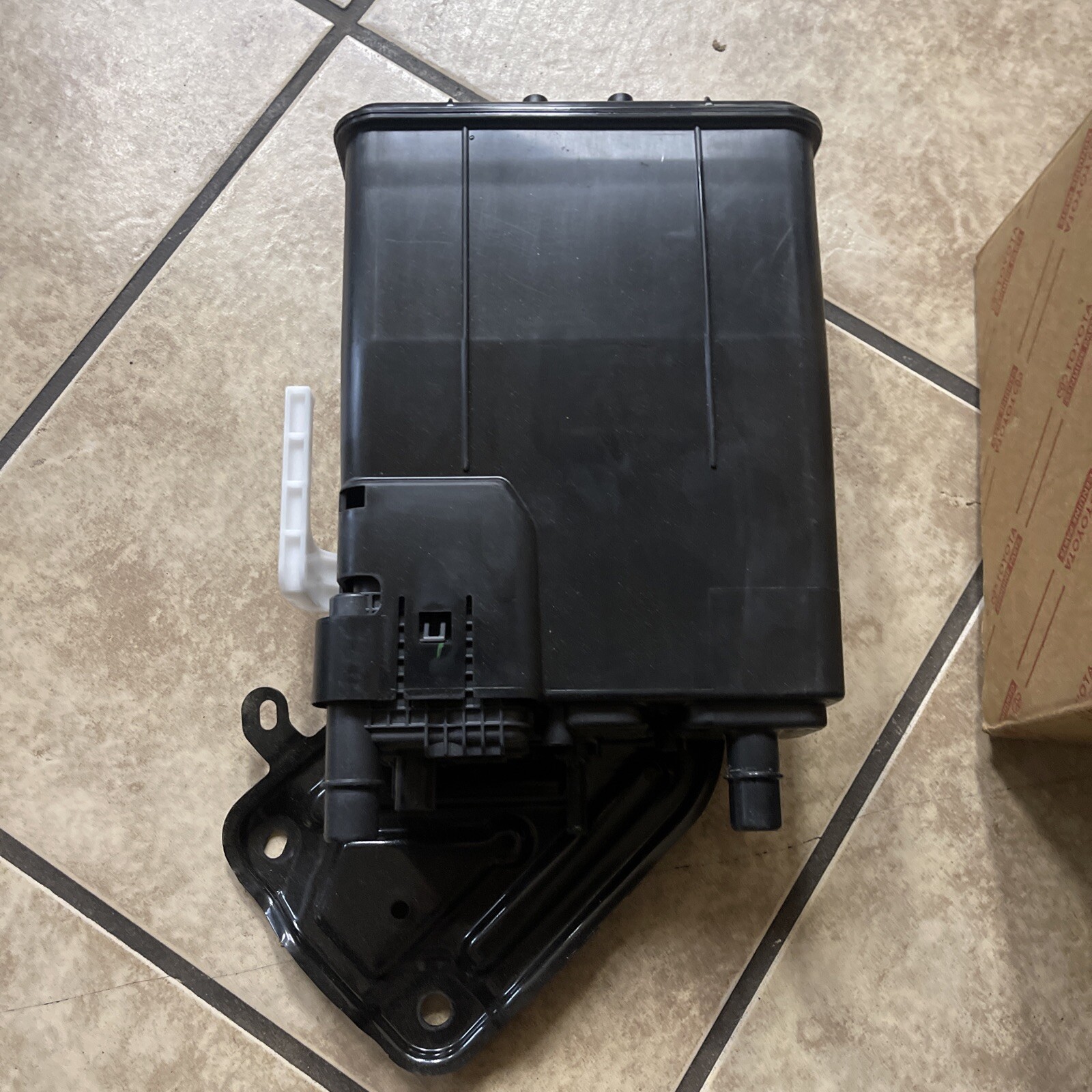 New OEM Genuine Toyota Corolla Evap Charcoal Vapor Canister 77740-02220