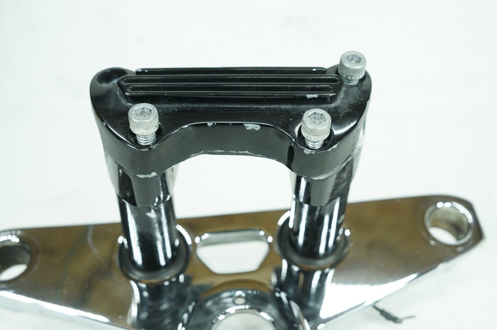 2007 Harley Softail FXSTC Custom OEM Front Fork Upper Triple Tree Clamps Risers