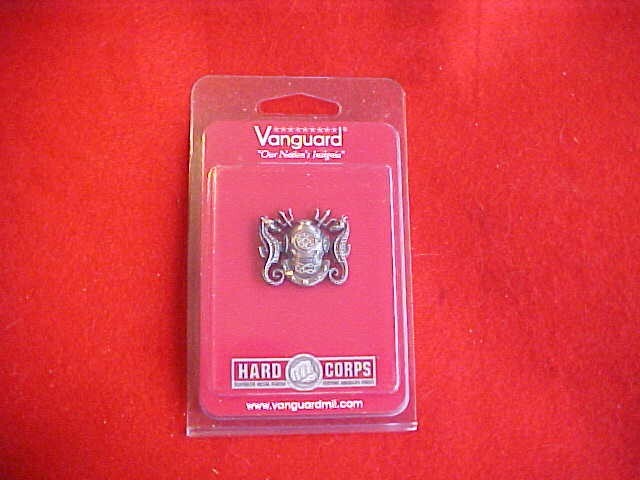 ( 2 ) US Navy - Master Diver - Breast Insignia - Oxidized