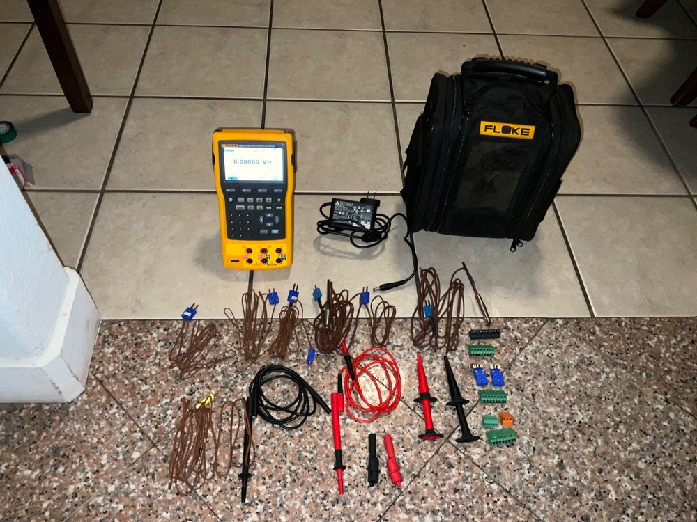 Fluke 753 Multifunction Documenting Process Calibrator