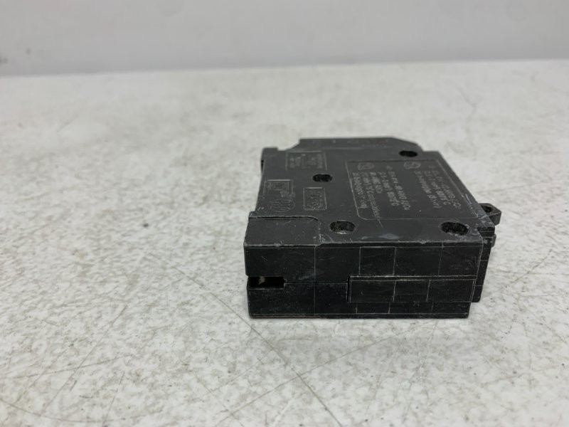 Square D HOMT2020 Circuit Breaker 20A 120/240V Tandem