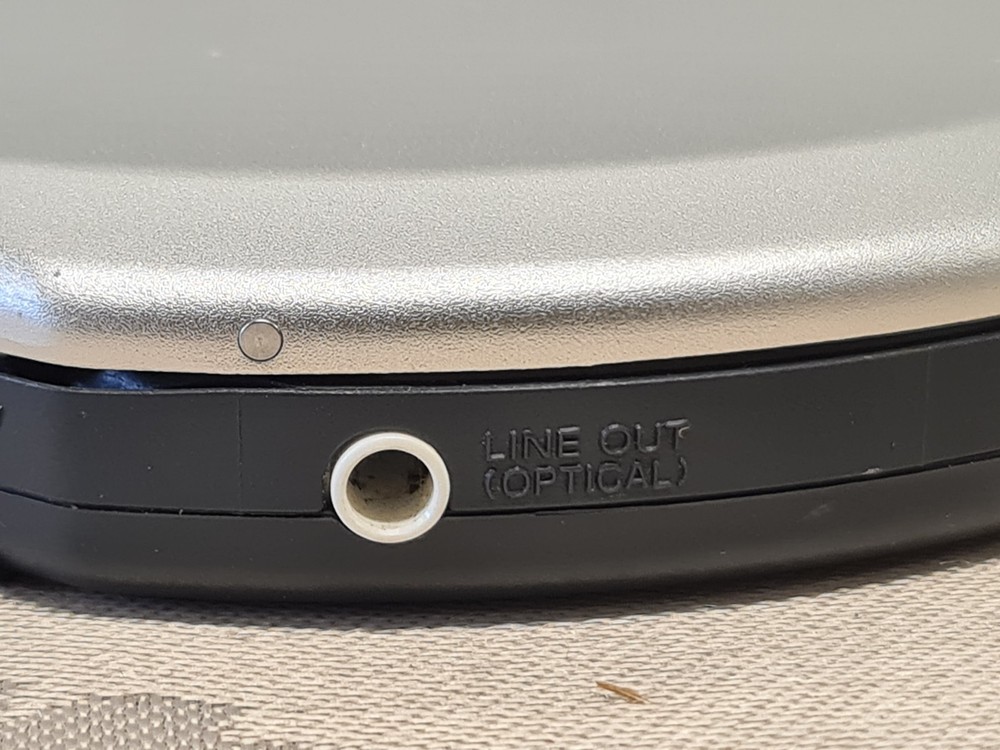 SONY Walkman D-EJ915 CD Player & Battery Case