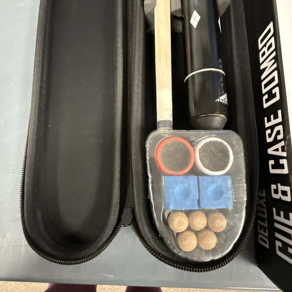 Mizerack Deluxe cue & case combo P1890 (Open Box)