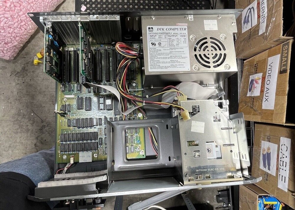 DTK COMPUTER SHO TRONICS TURBO JET 88-10 DATA-1000 CLONE COMPUTER